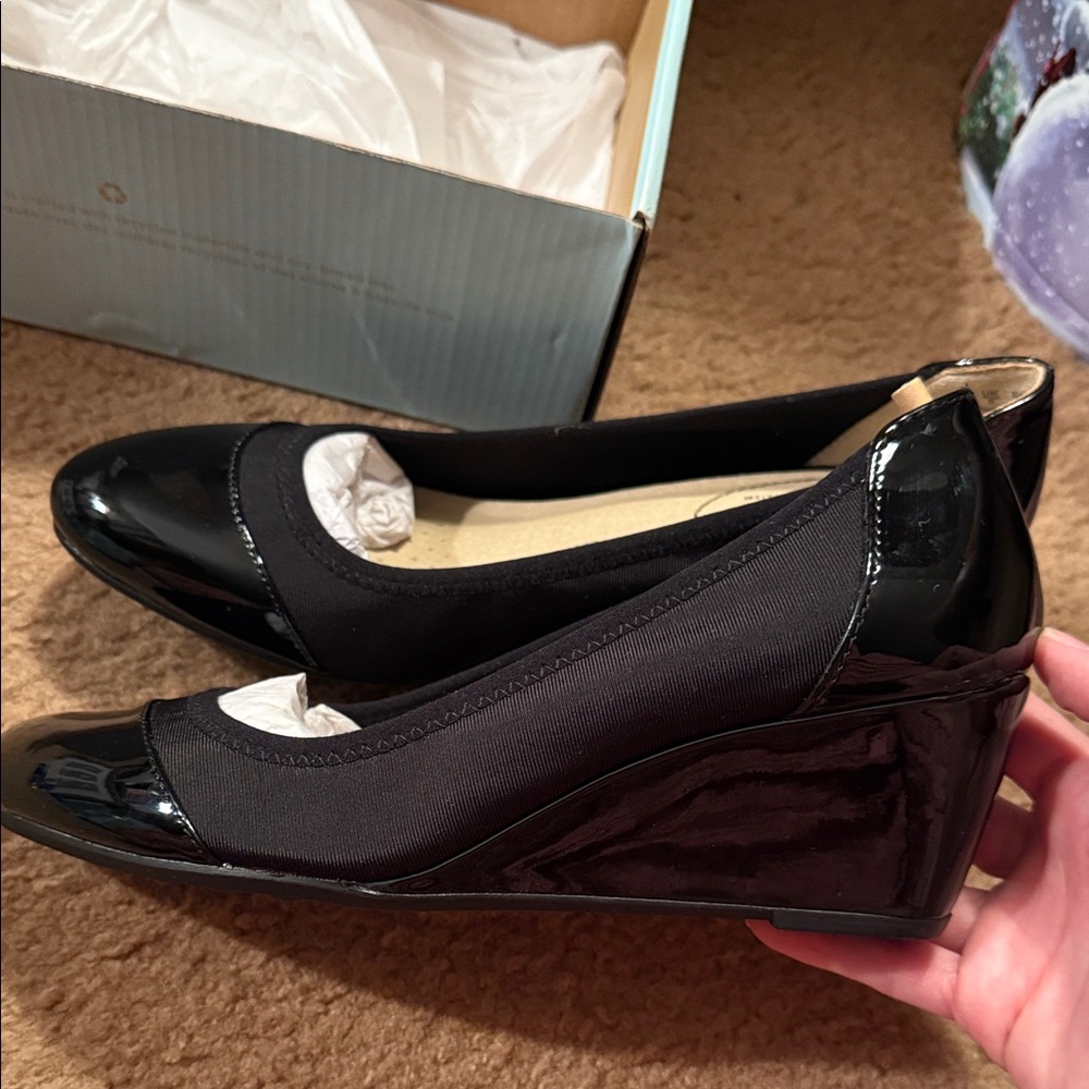Life Stride Juliana Stretch Black Patent Wedges Size 7.5 New in Box